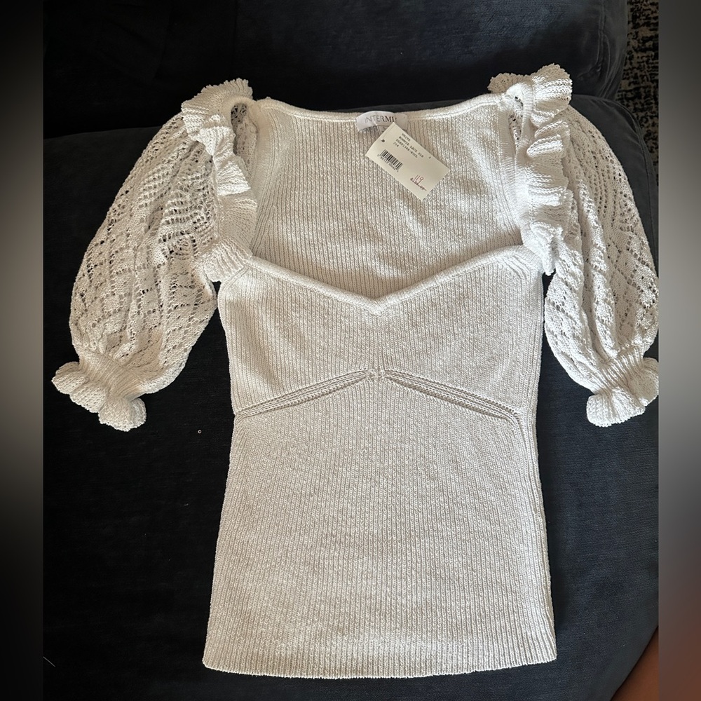 Intermix Ivory/White Ribbed Knit Top with Crochet Puff Sleeves — NWT size Small